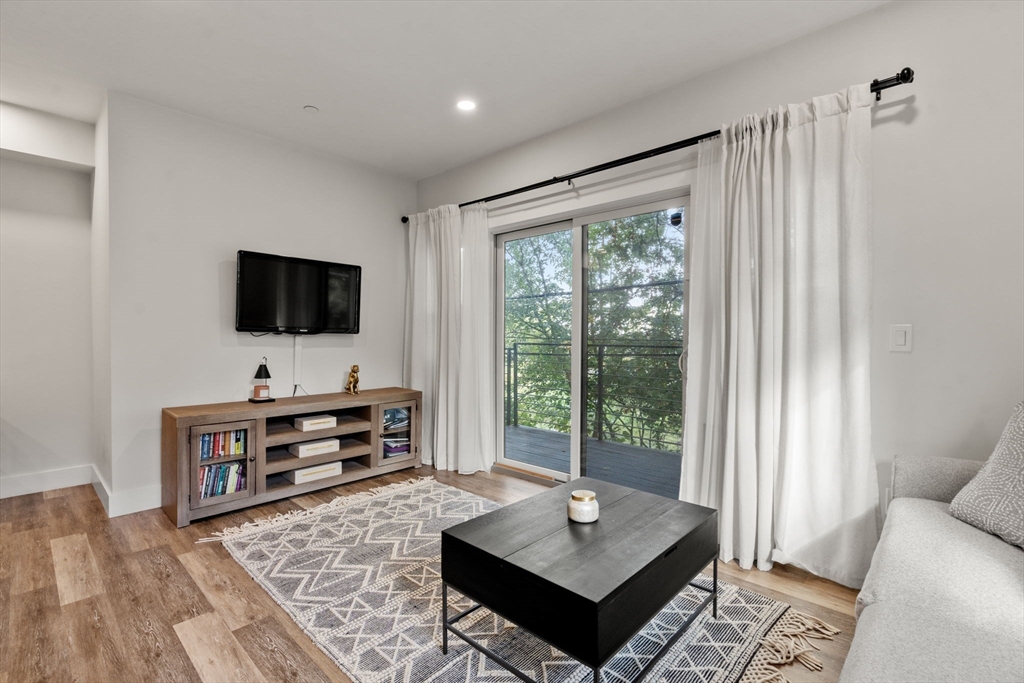 19 W Tremlett St # 4