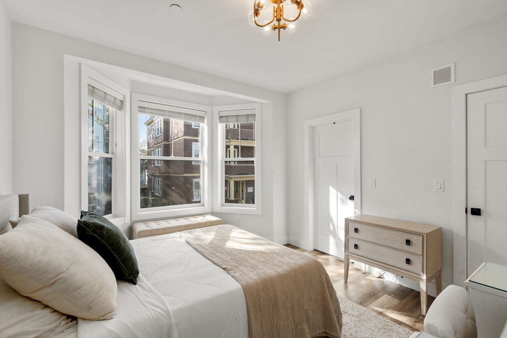 19 W Tremlett St # 4