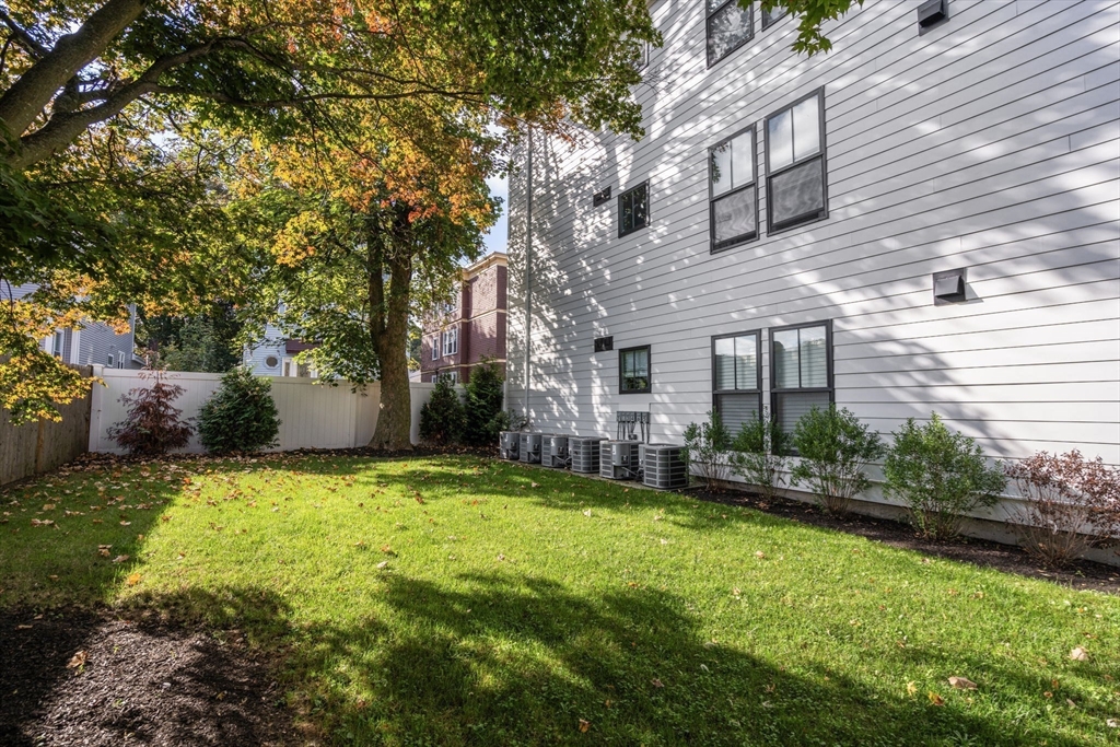 19 W Tremlett St # 4