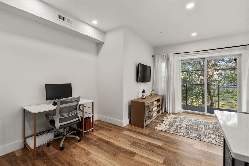 19 W Tremlett St # 4
