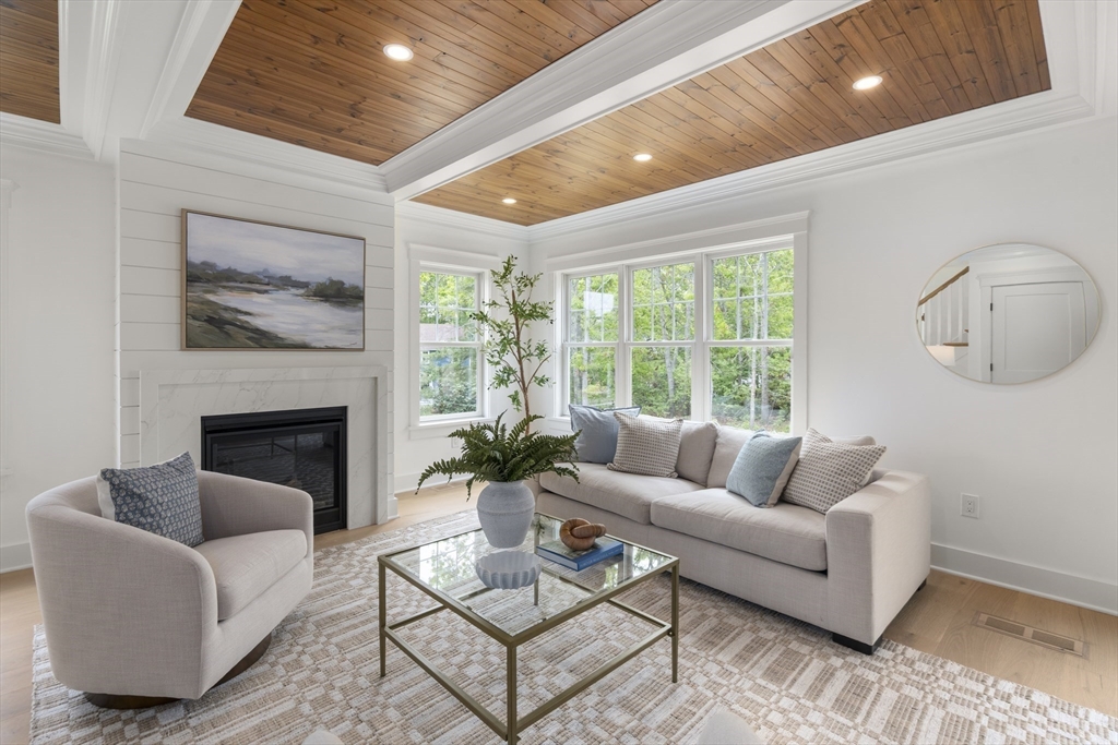 10 Laurel Ln