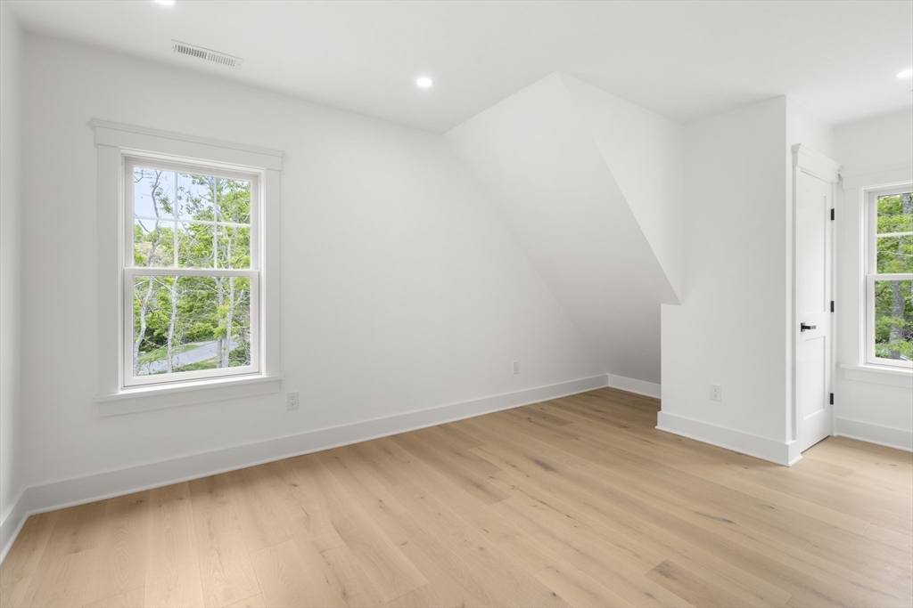 10 Laurel Ln