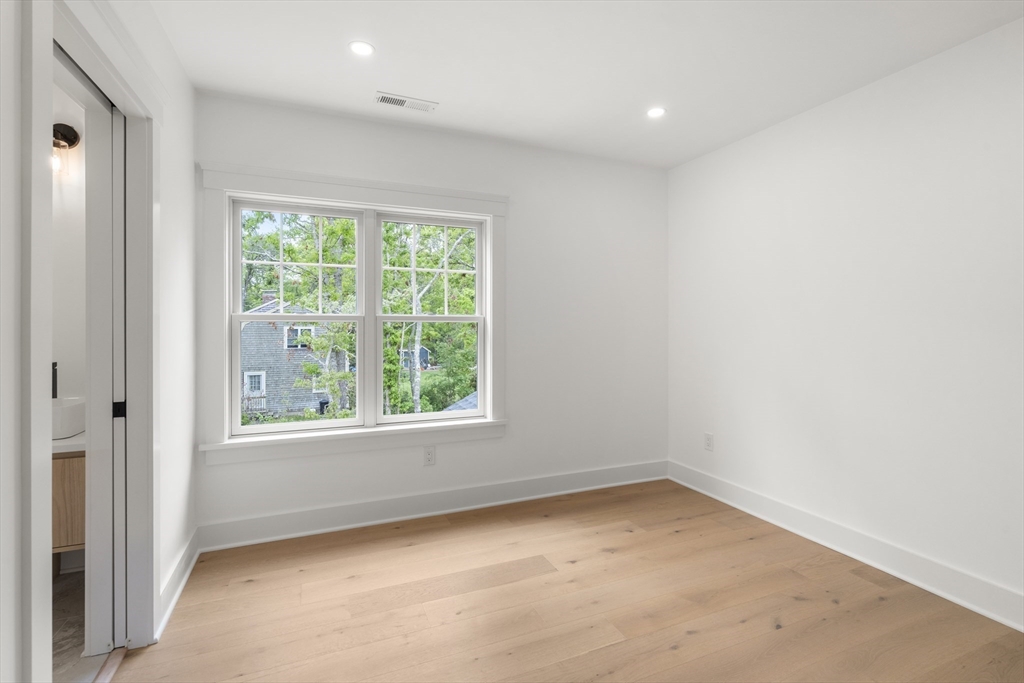 10 Laurel Ln