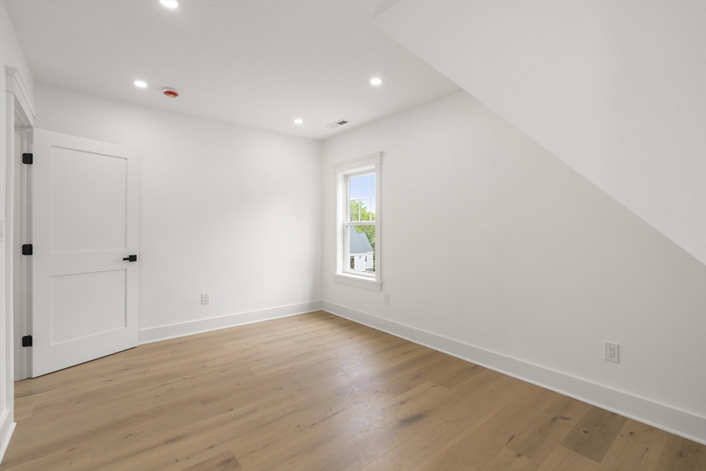 10 Laurel Ln