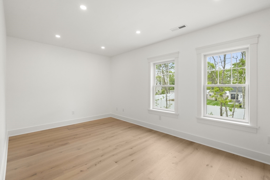 10 Laurel Ln