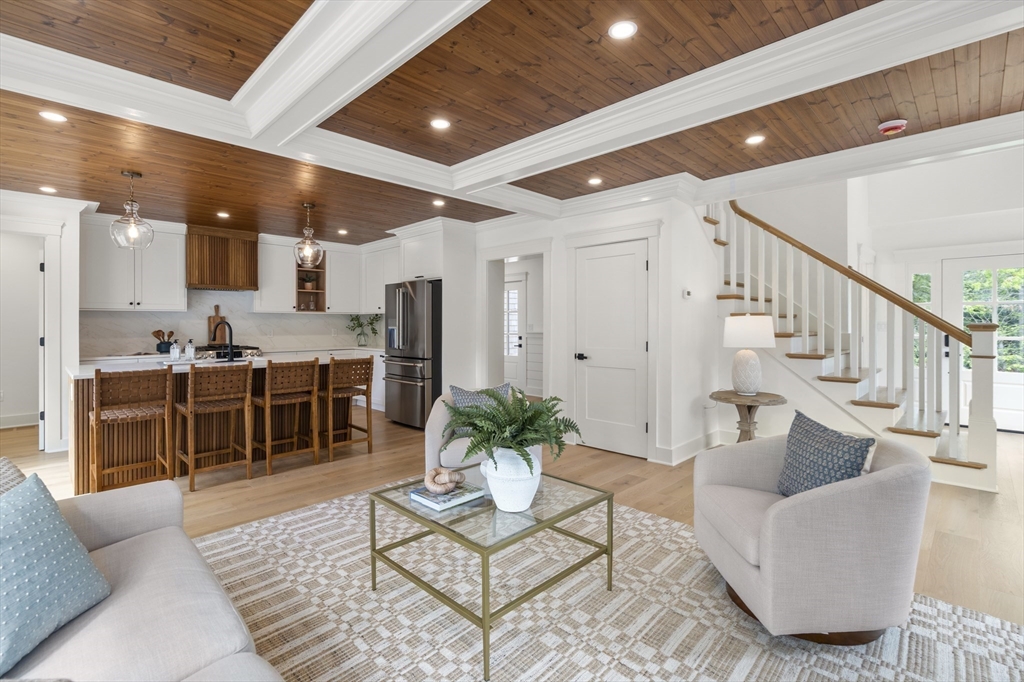 10 Laurel Ln