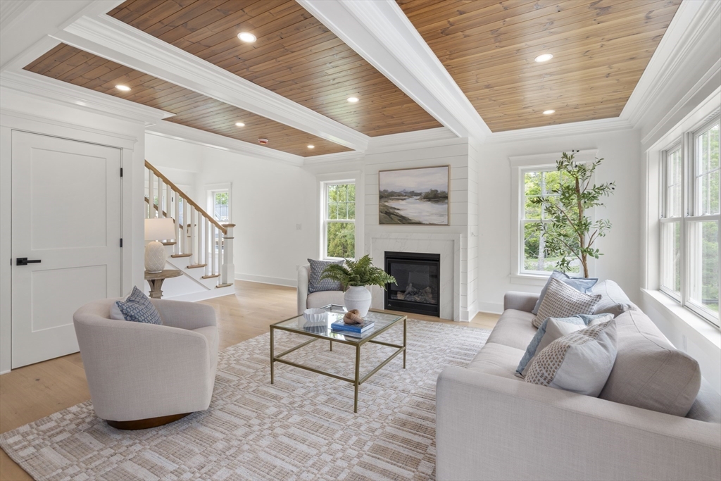 10 Laurel Ln