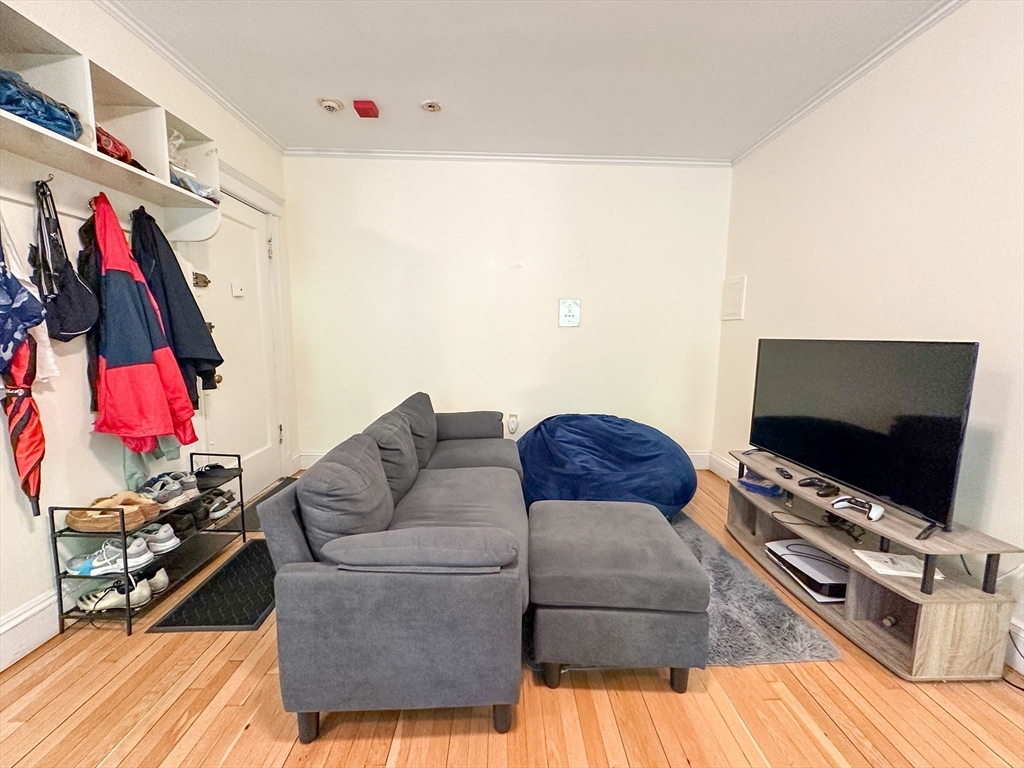 854 Massachusetts Ave # 3