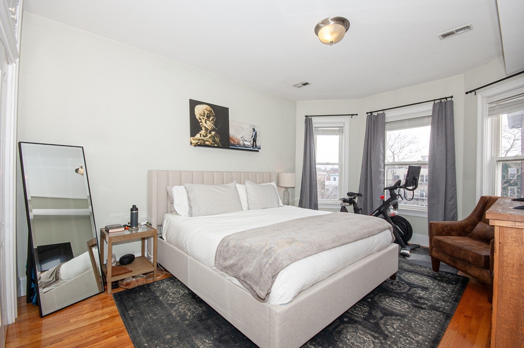 2 Burnham Pl # 2