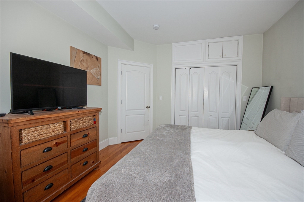 2 Burnham Pl # 2