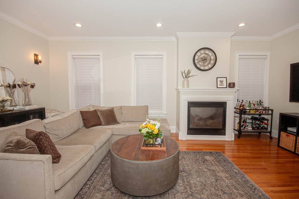 2 Burnham Pl # 2