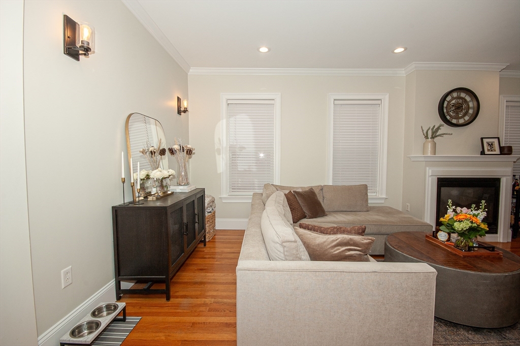 2 Burnham Pl # 2