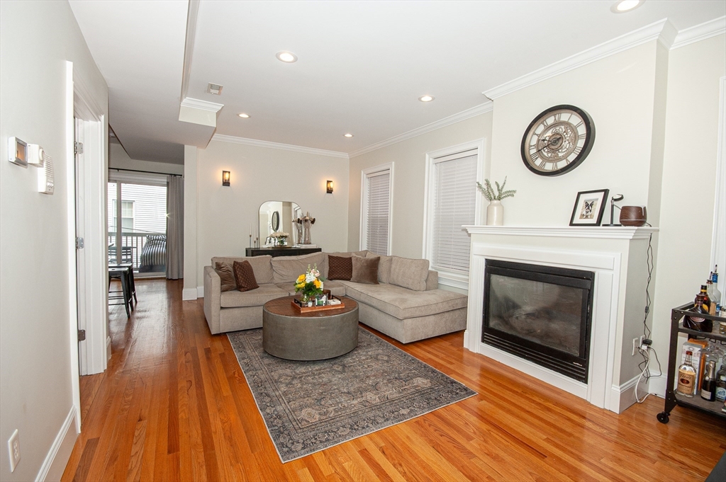 2 Burnham Pl # 2