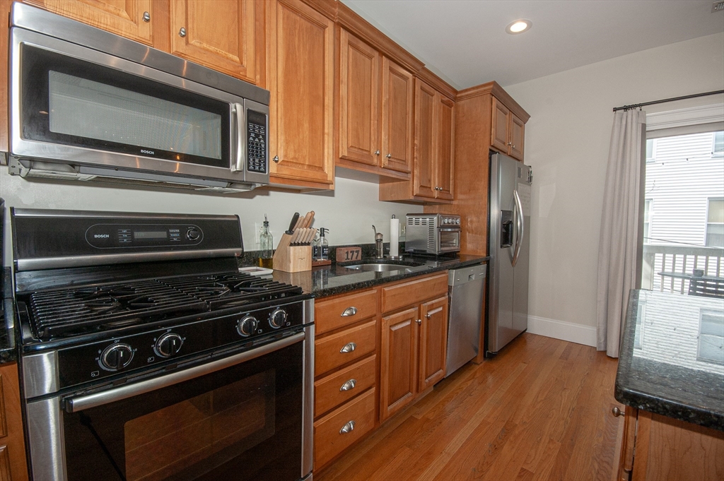 2 Burnham Pl # 2