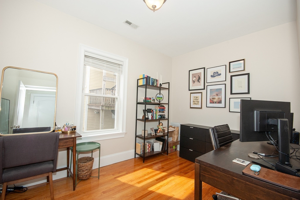 2 Burnham Pl # 2