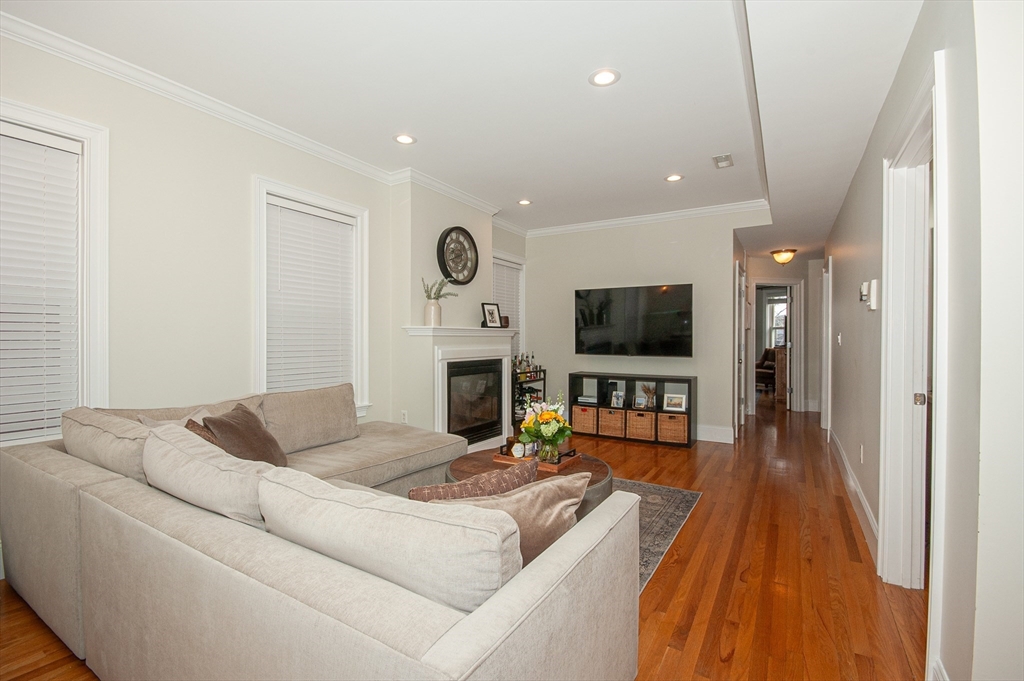 2 Burnham Pl # 2
