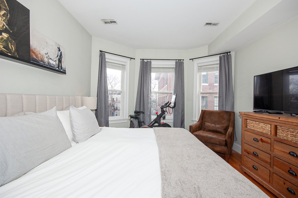 2 Burnham Pl # 2