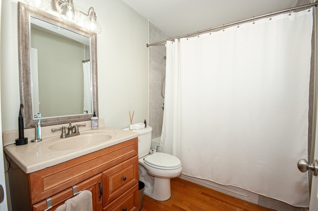 2 Burnham Pl # 2