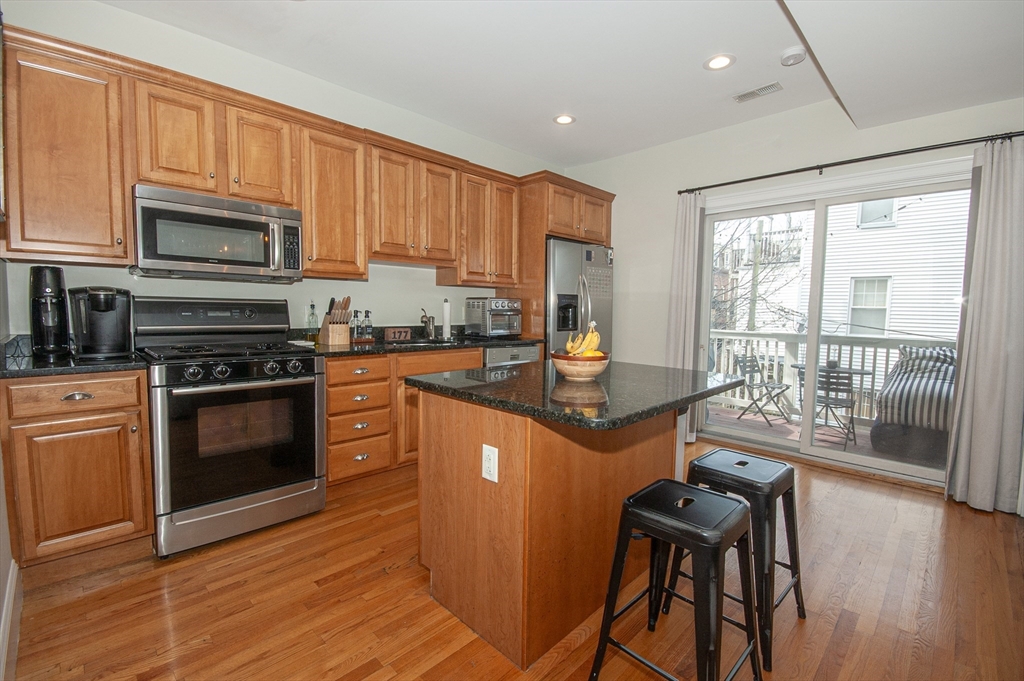 2 Burnham Pl # 2