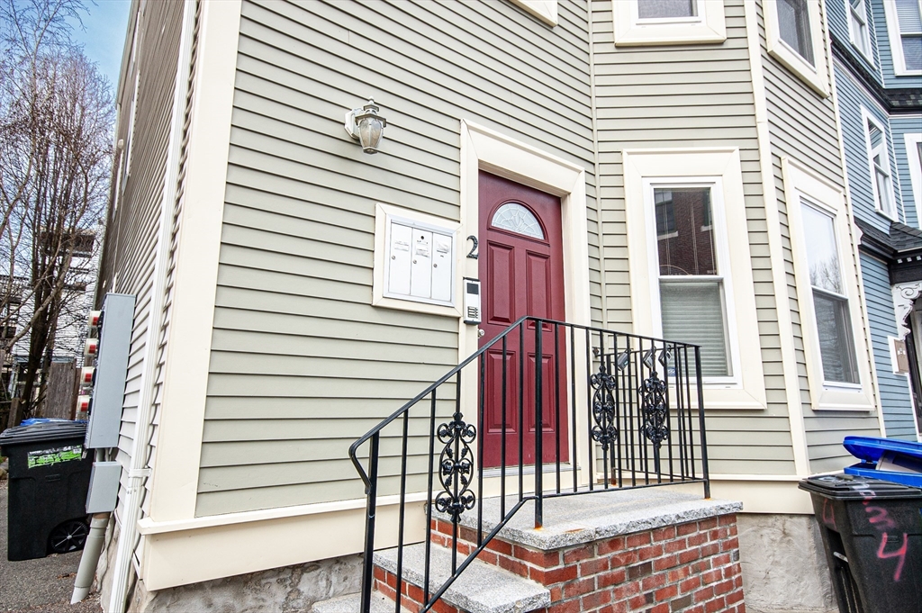 2 Burnham Pl # 2