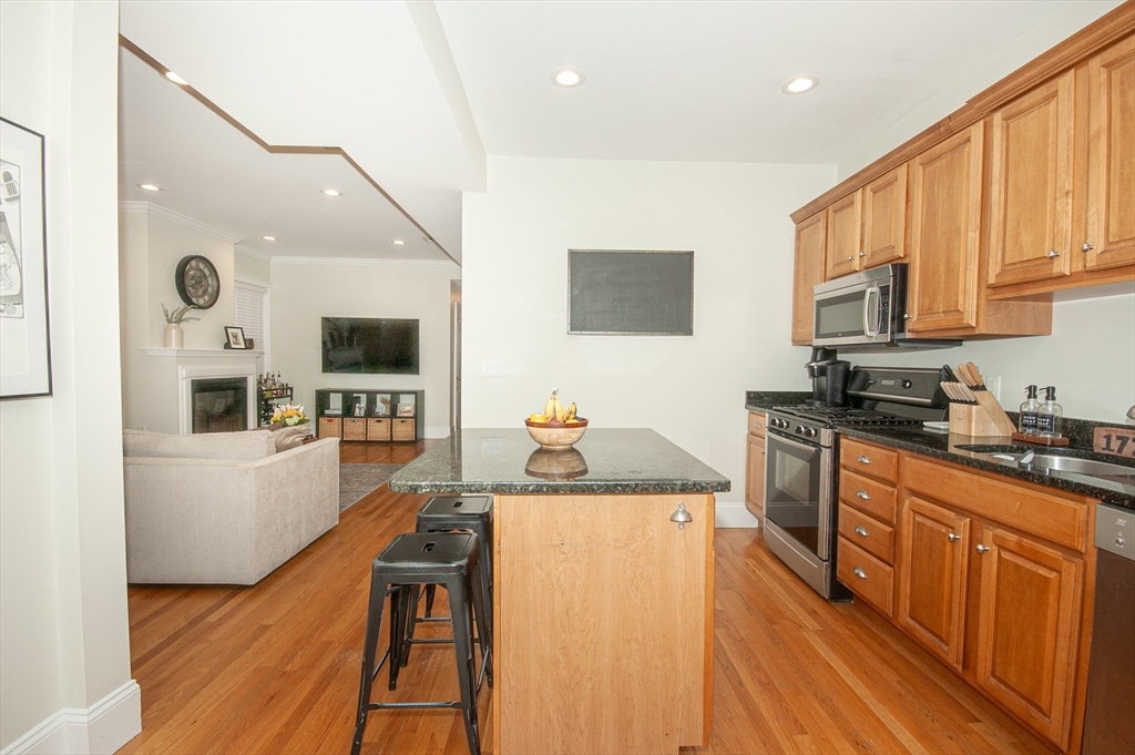 2 Burnham Pl # 2