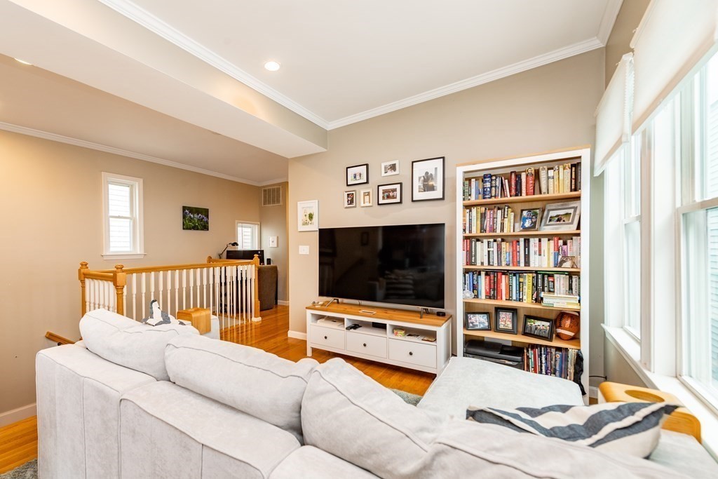 10 Peters St # 3