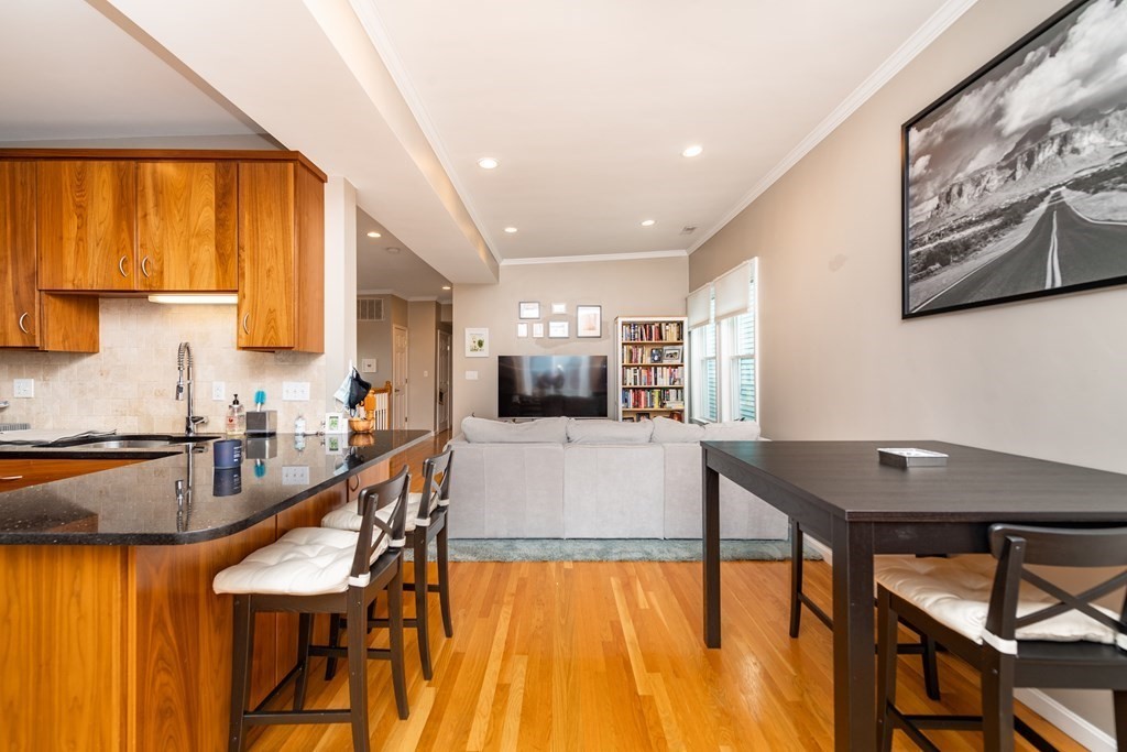 10 Peters St # 3