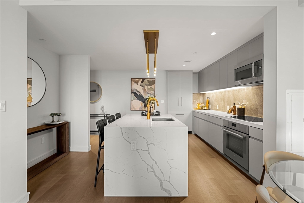 55 Lagrange St Unit: PH21C