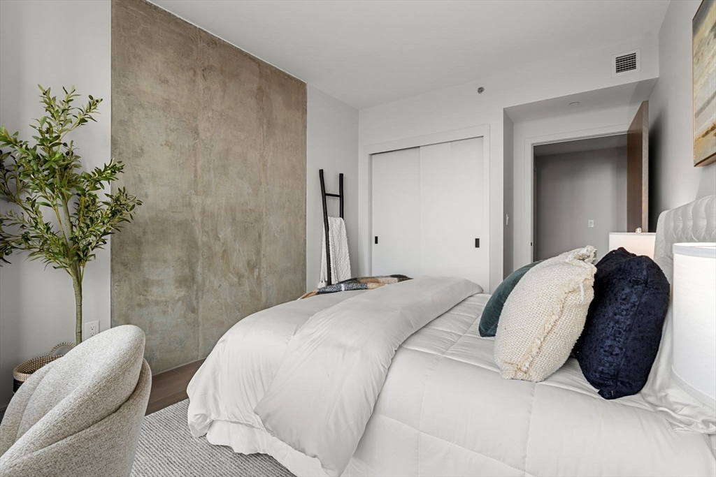 55 Lagrange St Unit: PH21C