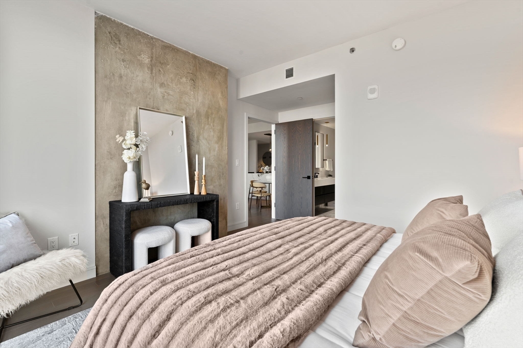 55 Lagrange St Unit: PH21C
