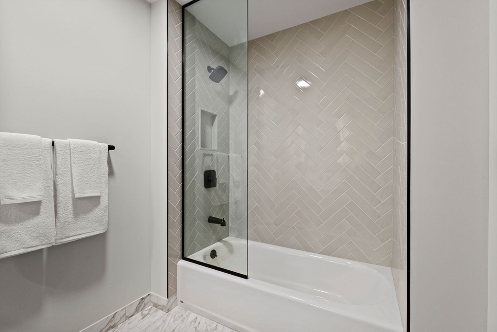 55 Lagrange St Unit: PH21C