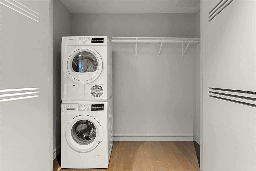 55 Lagrange St Unit: PH21C