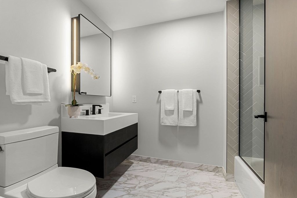 55 Lagrange St Unit: PH21C