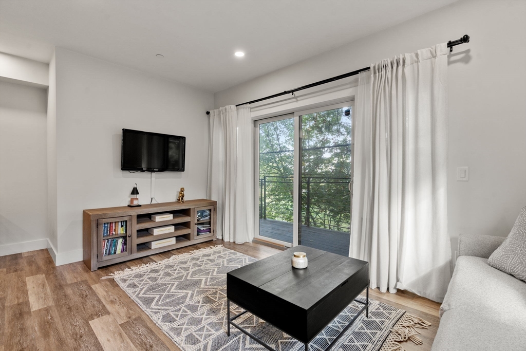 19 W Tremlett St # 4