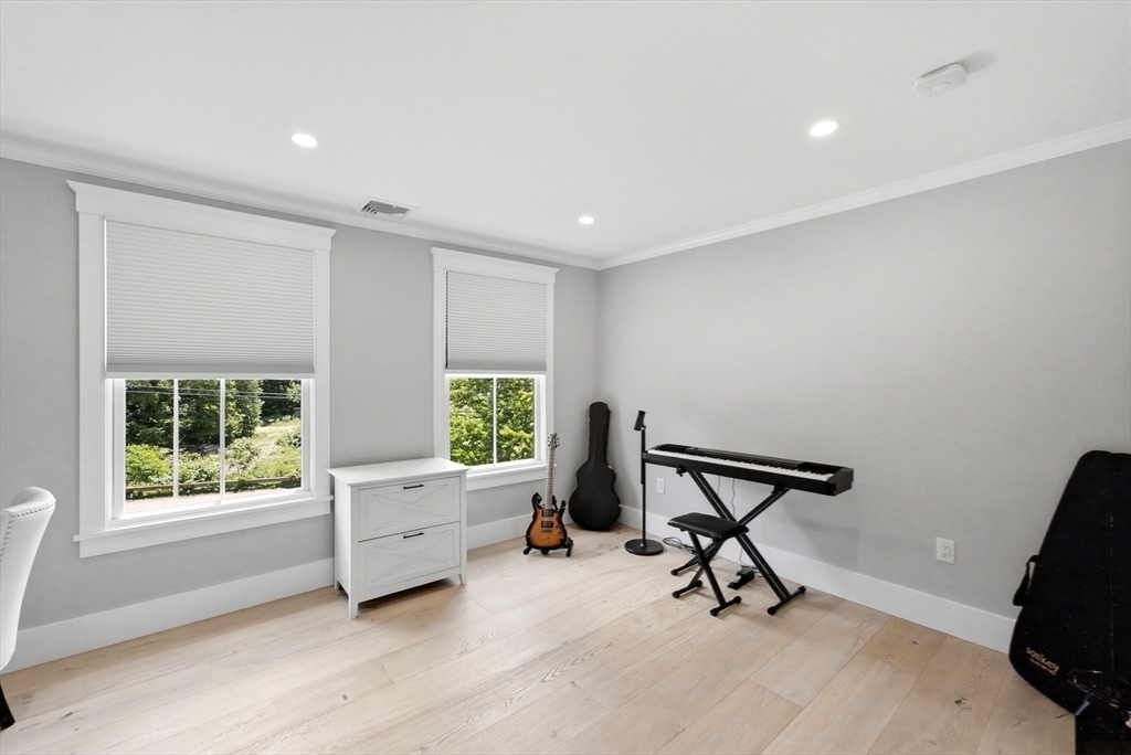 635 Santuit-Newtown Rd