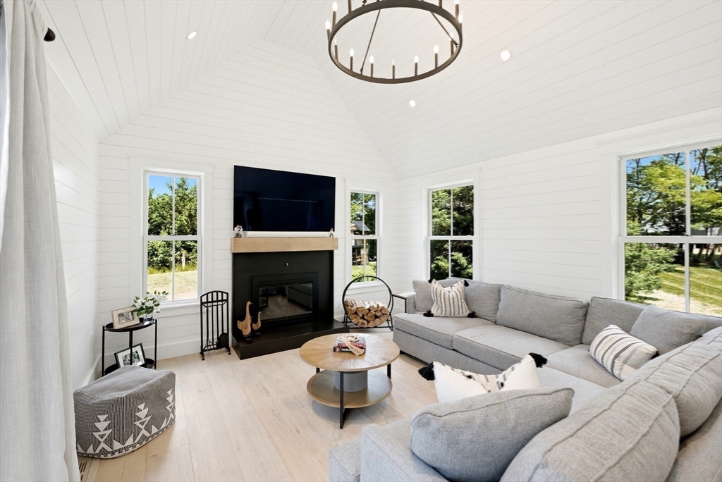 635 Santuit-Newtown Rd