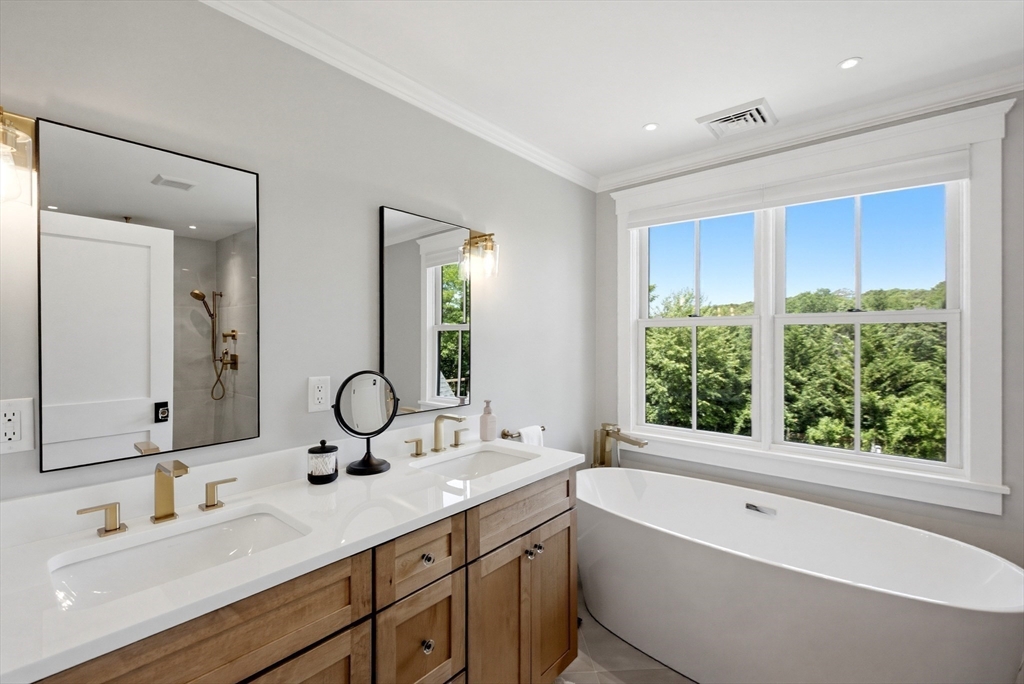 635 Santuit-Newtown Rd