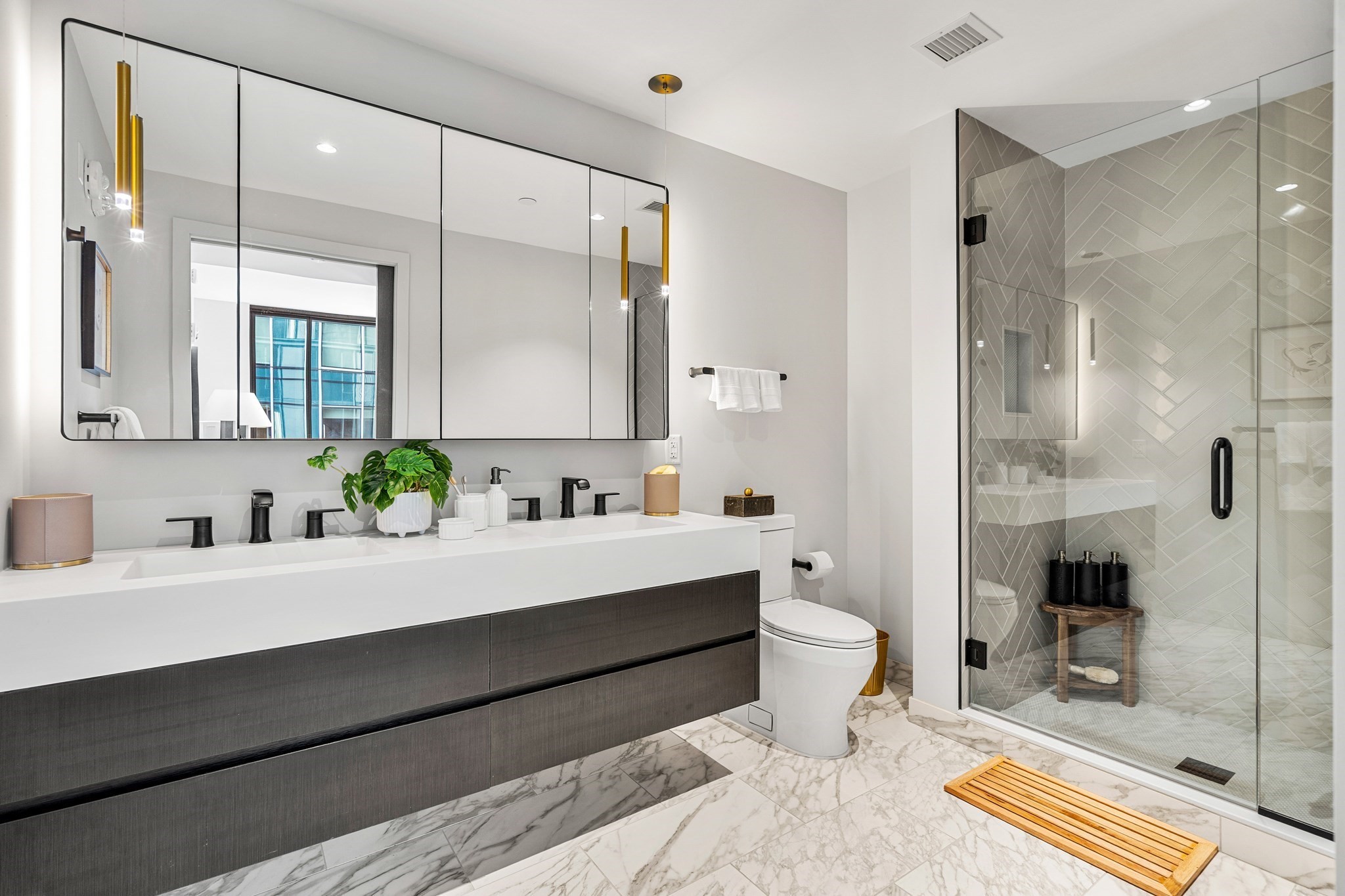 55 Lagrange St Unit: PH21B