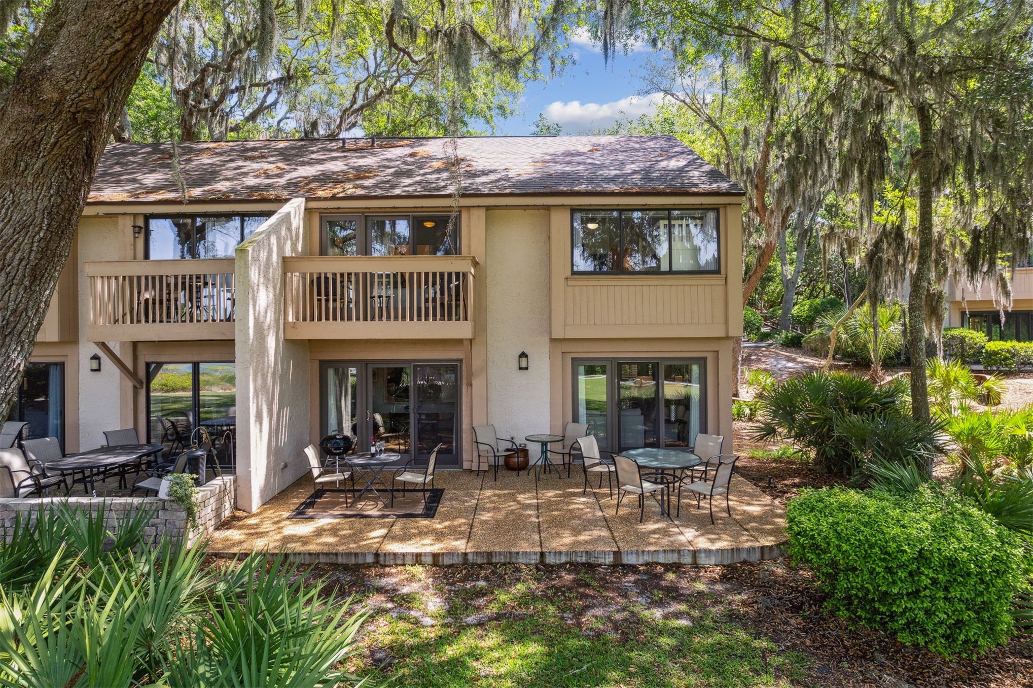 2039 BEACHWOOD ROAD