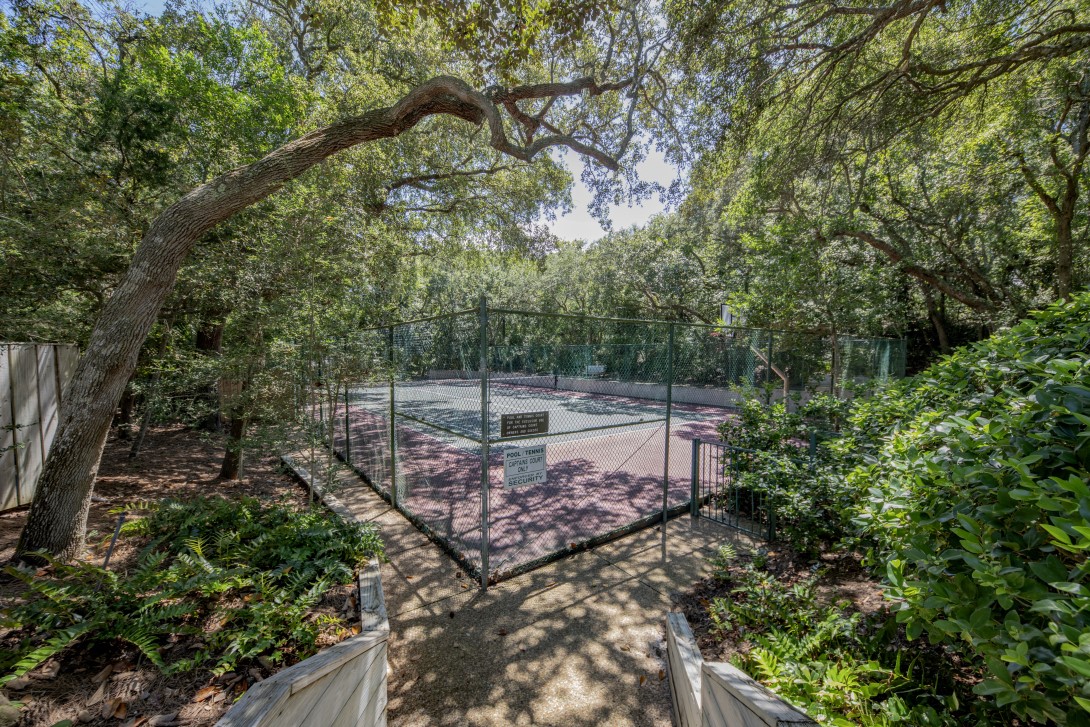 1007 CAPTAINS COURT DRIVE 1007