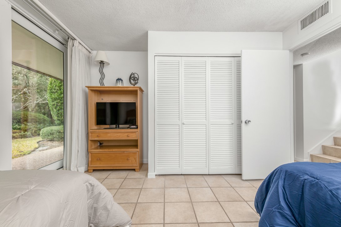 1007 CAPTAINS COURT DRIVE 1007
