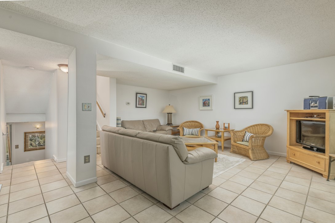 1007 CAPTAINS COURT DRIVE 1007