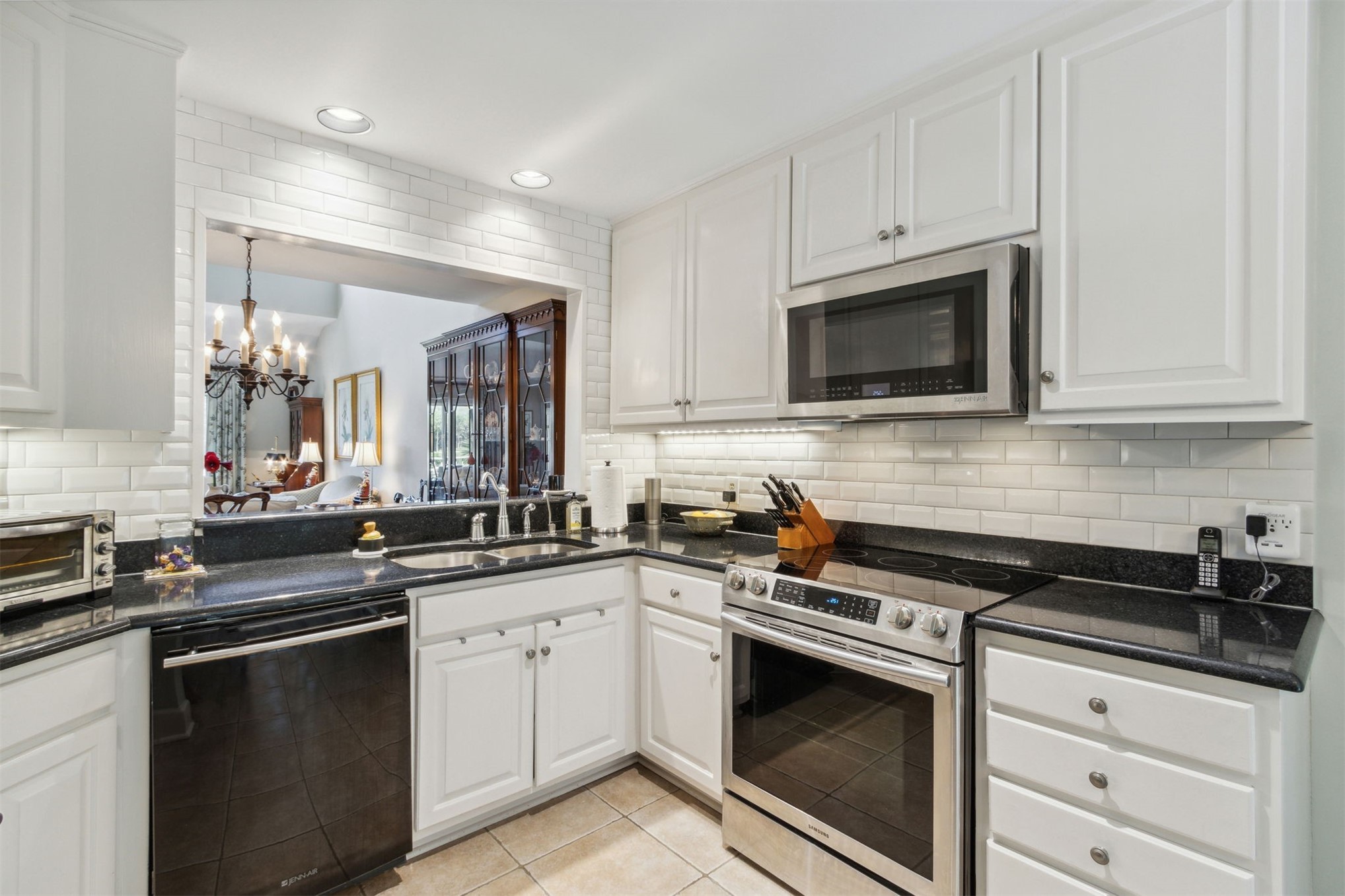 2413 BOXWOOD LANE