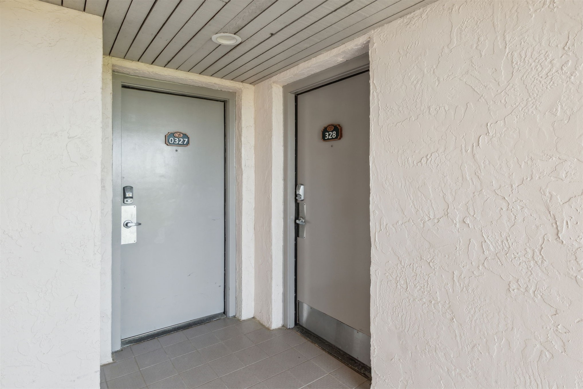 327/328 SANDCASTLES COURT 284