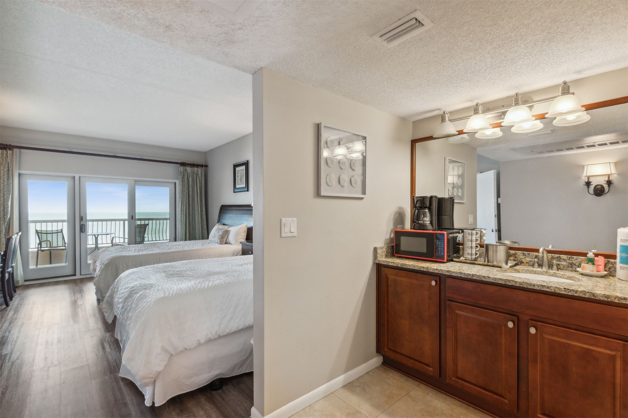 327/328 SANDCASTLES COURT 284