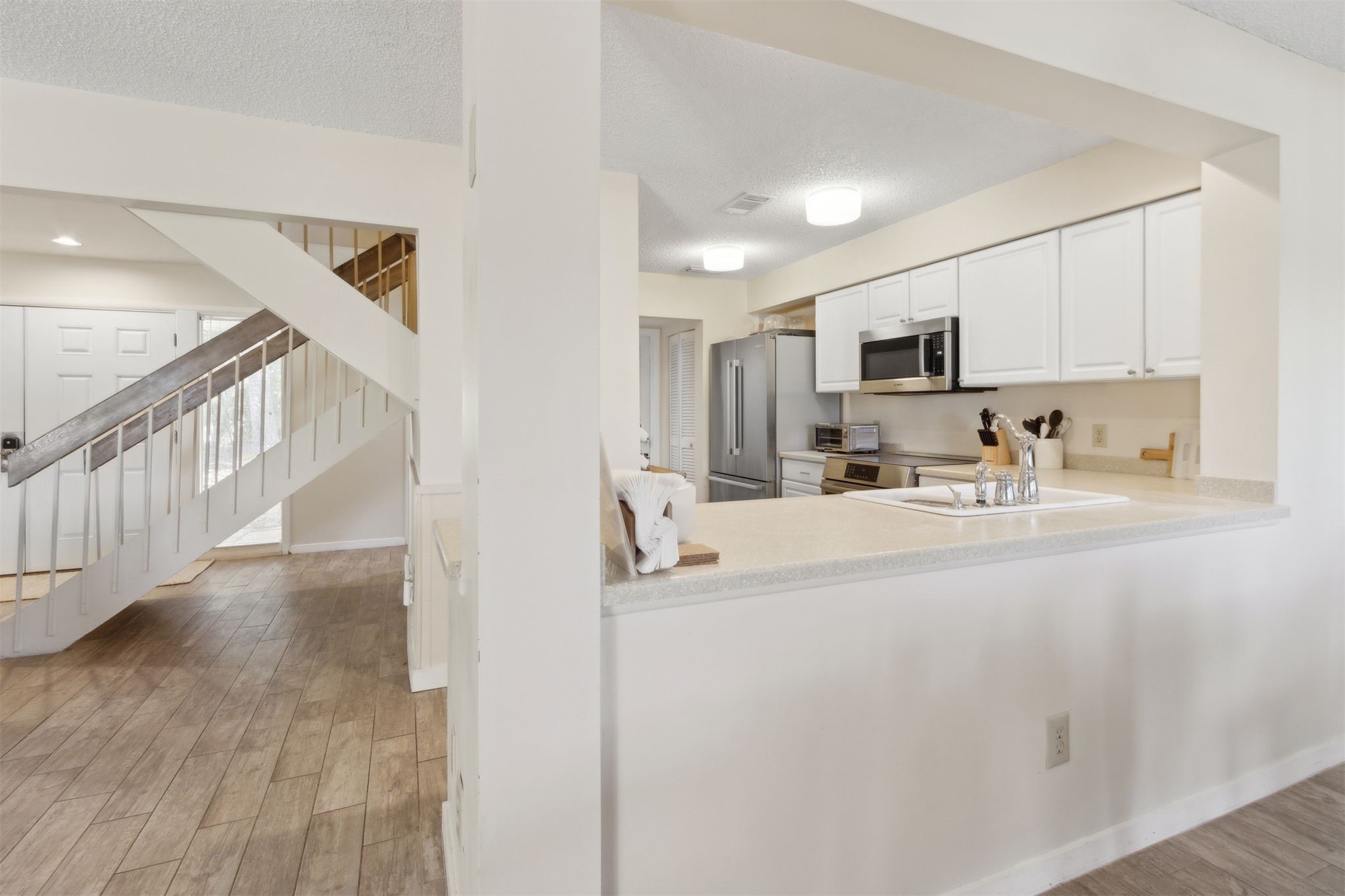 2098 BEACH WOOD ROAD 2098