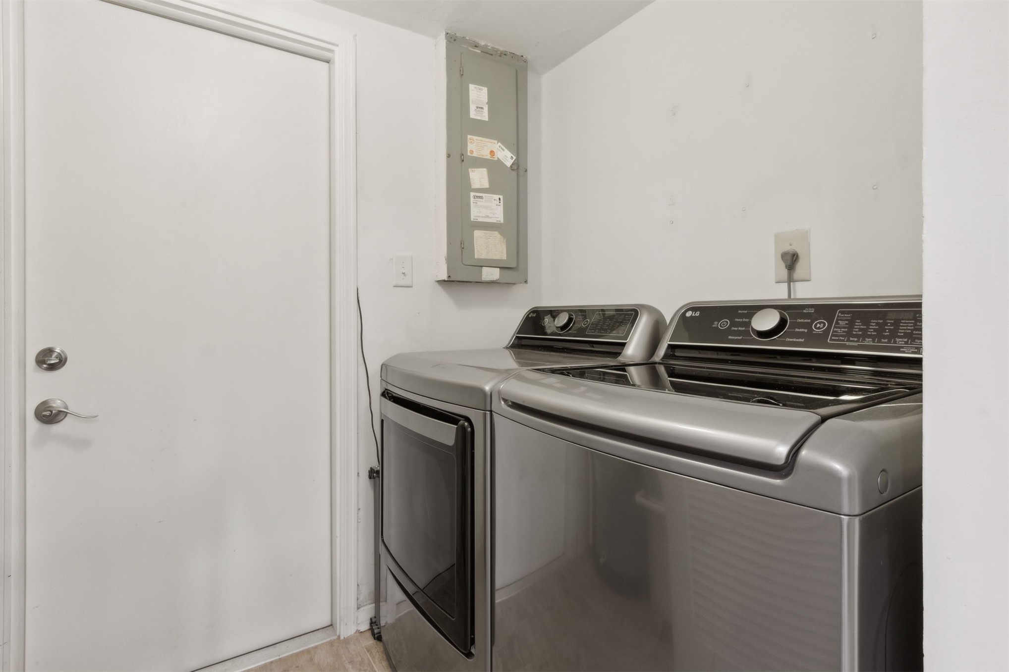 2098 BEACH WOOD ROAD 2098