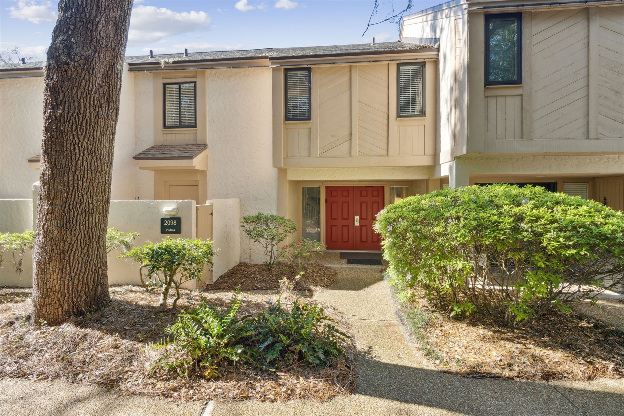2098 BEACH WOOD ROAD 2098