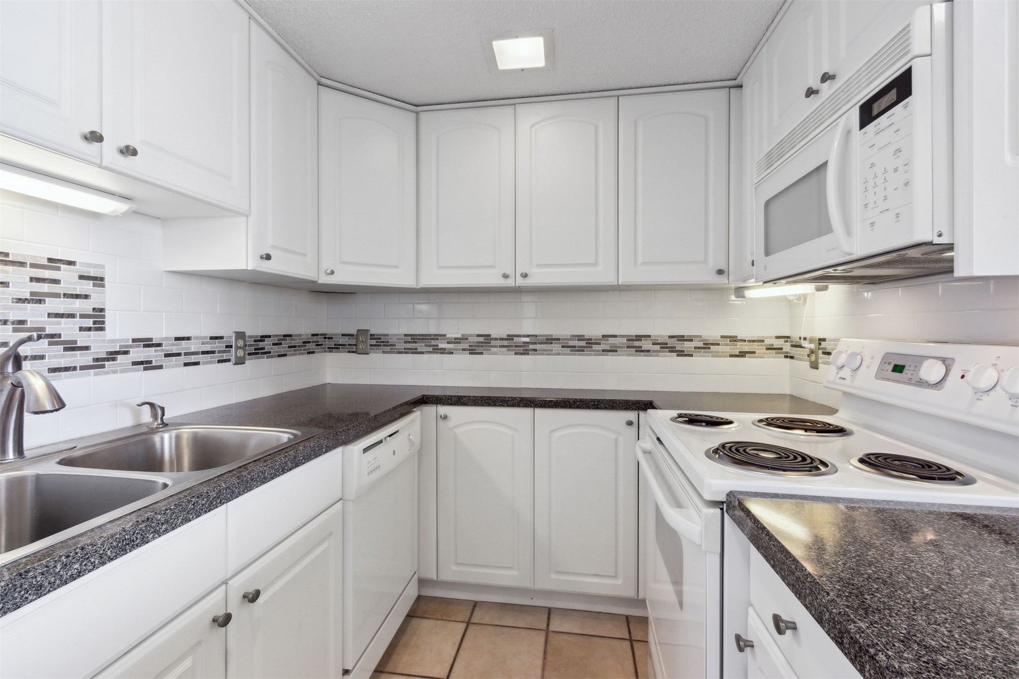 1177 BEACH WALKER ROAD