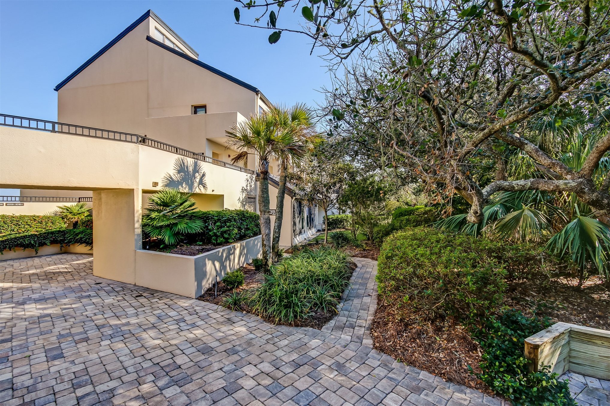 1019 CAPTAINS COURT DRIVE 1019